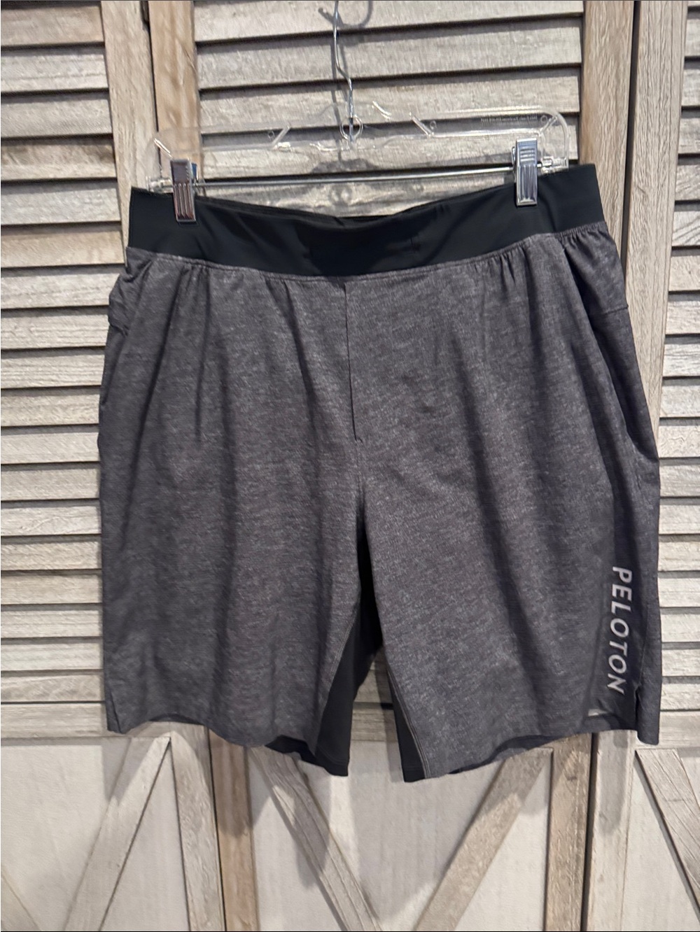 Lululemon Men’s Heathered Gray Athletic 11” inch Shorts Size Large